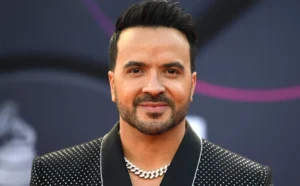 Luis Fonsi enciende la expectativa de sus fans con un breve adelanto de "La Romana"