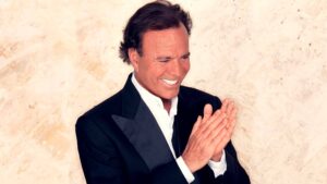Julio Iglesias revelará detalles íntimos de su vida en una bioserie para Netflix