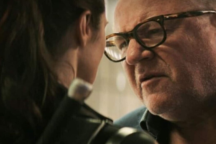 "Es como una patada en los cojones". Trabajar para Marvel fue "demoledor" para Ray Winstone, el olvidado villano de 'Viuda Negra'