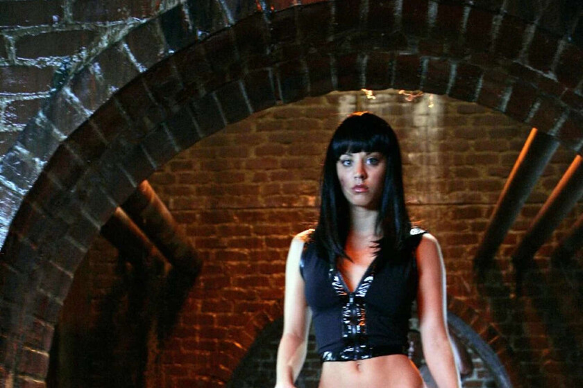 "Estaba aterrada hasta el punto de llorar". Siempre se nos olvida que Kaley Cuoco estuvo en esta serie, pero su primer día fue toda una pesadilla