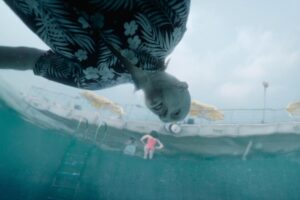 Es una de las películas más inclasificables de 2023 y acaba de llegar a Amazon Prime Video. Terror, ansiedad, surrealismo sexual y comedia incómoda en una experiencia sin igual