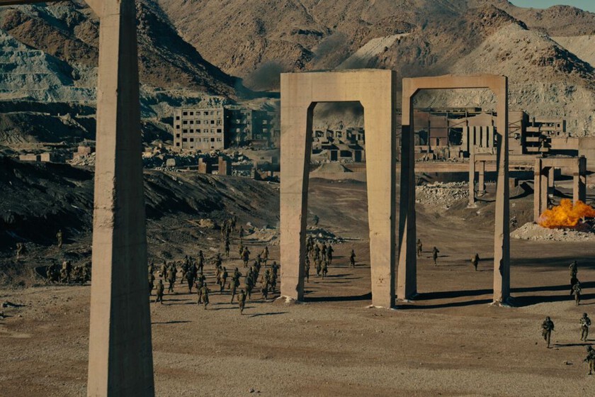 Esta podía haber sido la gran película de ciencia ficción del siglo, pero a Christopher Nolan no le importa tanto como a ti