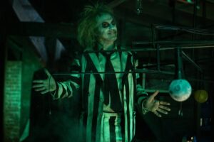 'Bitelchús Bitelchús' presenta su pasmoso tráiler. Michael Keaton retoma este mítico personaje en la secuela de Tim Burton con Jenna Ortega