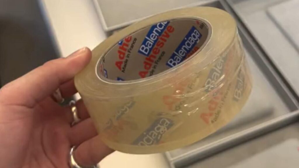 ¡Estar a la moda nunca había sido tan fácil! Balenciaga pone a prueba a sus seguidores