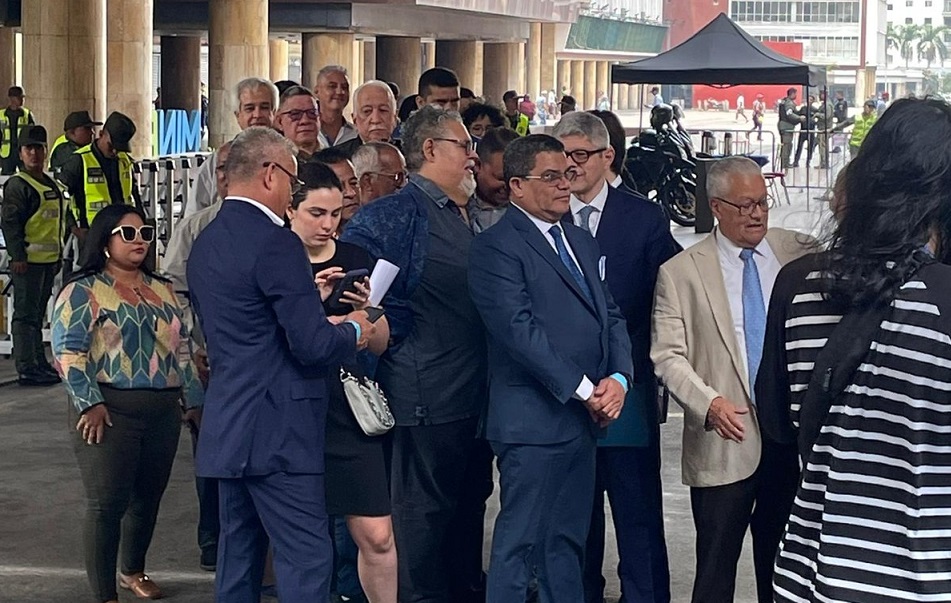 CNE recibió las postulaciones de Javier Bertucci y Benjamín Rausseo