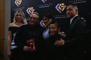 Luis Bautista Garrido Palacios lanzó en Miami su primer libro, ‘A Un Metro Del Infierno’ - IMG