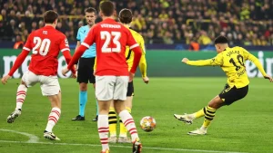 El Dortmund sufre pero avanza a cuartos de final de la Champions