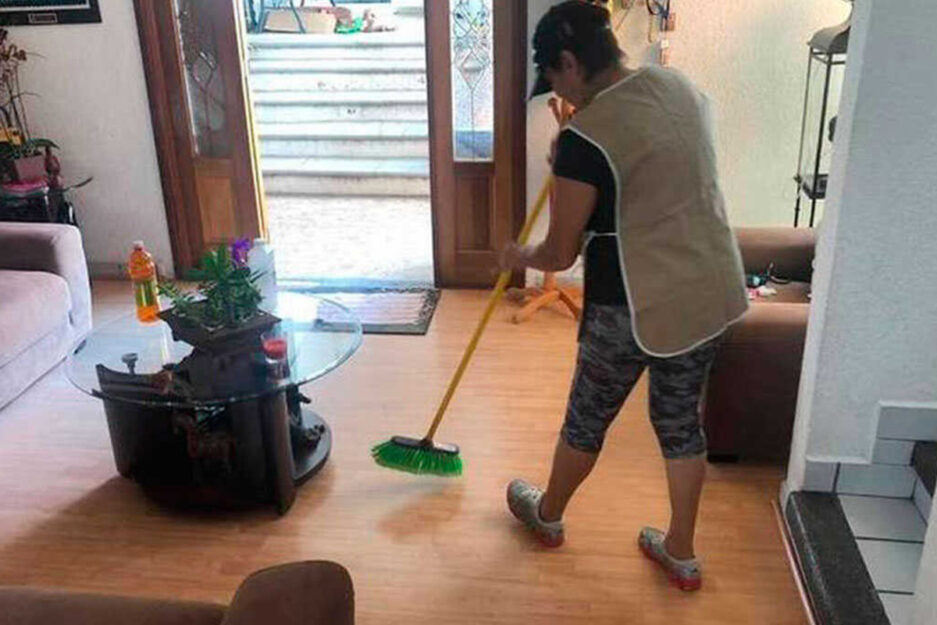 Las empleadas domésticas ganan más que los profesionales en Venezuela