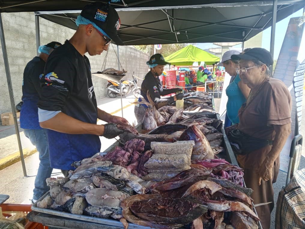 Guareneros compraron pescado a precios solidarios