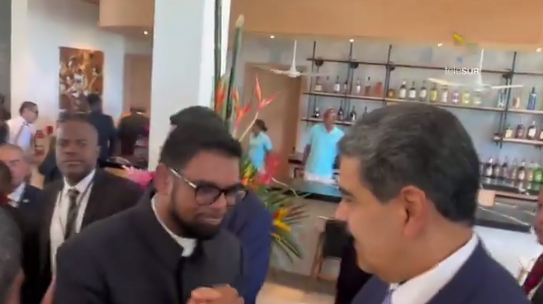 Este fue el saludo cordial entre Maduro y el presidente de Guyana Irfaan Ali