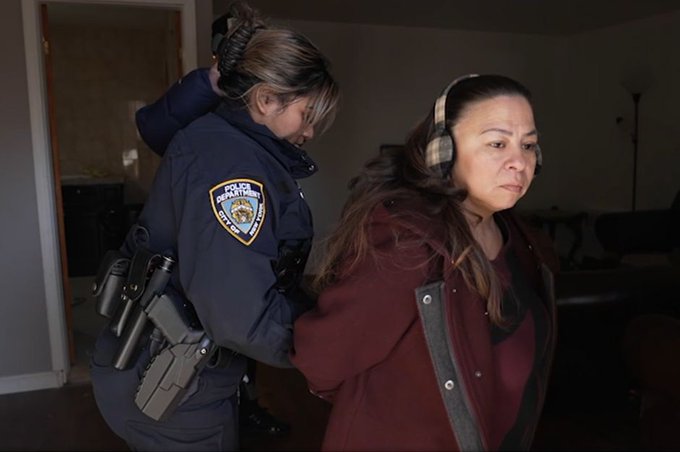 Una propietaria es arrestada en Nueva York después de tratar de echar a unos invasores de su casa