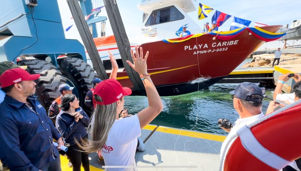 Realizaron botadura al mar de dos nuevas embarcaciones TAP en Sucre