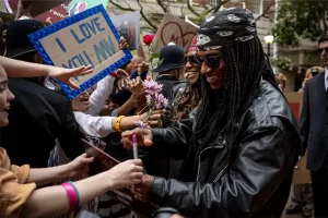 milli-vanilli-girl-you-know-its-true-pelicula-critica