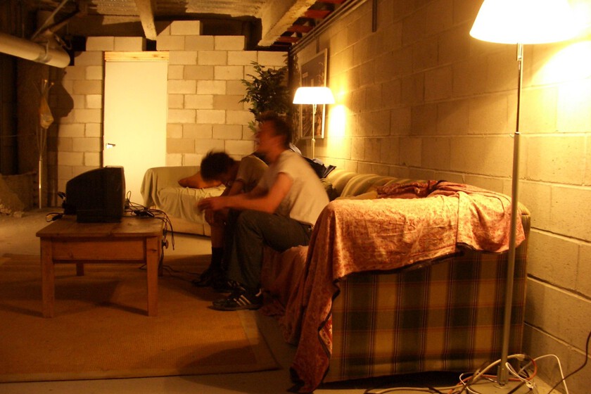 Este documental muestra a ocho amigos que vivieron en un centro comercial sin ser vistos durante años