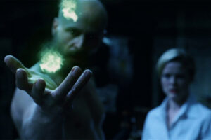 20 años del estreno de una de las películas de superhéroes más fantásticas del siglo XXI. Un arrollador espectáculo con alma pulp que puedes ver en Amazon Prime Video