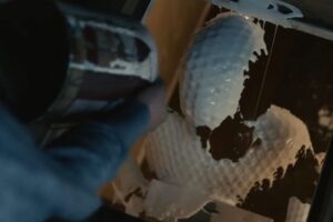 Últimos días para ver en Netflix una extraordinaria actualización de un icono del cine del terror. Una película cargada de tensión y con un contundente discurso alineado con el movimiento #MeToo