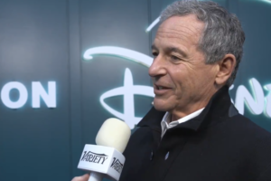 “No me gusta mucho el término ’woke’, creo que se usa demasiado a la ligera”. Bob Iger rechaza las críticas a su gestión tras su reciente victoria corporativa