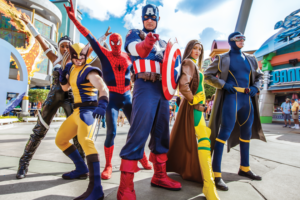 La curiosa razón por la que no puedes ver a Capitán América en Disney World y sí en Universal