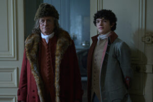 Un encantador Michael Douglas brilla en 'Benjamin Franklin', pero la miniserie histórica de Apple TV+ no fascina tanto como su protagonista