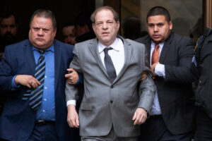 anulan la condena a Harvey Weinstein por violación en un tribunal de Nueva York