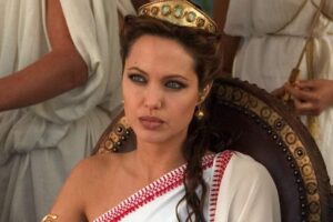 "Un thriller político con asesinatos y sexo". La Cleopatra de Angelina Jolie prometía un cóctel de épica, rigor histórico y triángulos amorosos que jamás veremos