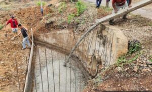 8 km de vialidad agrícola recuperan en la Colonia Tovar