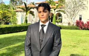 ¿Se ve mejor? Así reaccionaron sus seguidores al ver a Christian Nodal sin tatuajes en la cara