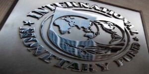 FMI estima que la economía global crecerá más de lo esperado y descarta una recesión