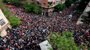 "No estás solo", multitudinaria manifestación en apoyo a Pedro Sánchez en Madrid