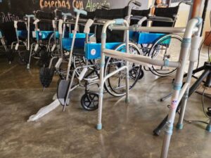 Gobernador Jehyson Guzmán y ministro Castro Soteldo entregaron ayudas técnicas en Zea