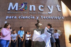 Inauguraron galería en honor al doctor Humberto Fernández Morán