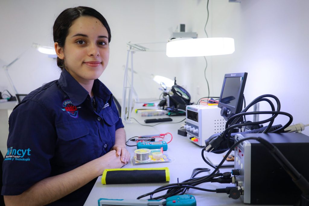 Jóvenes biomédicos ayudan a animales discapacitados