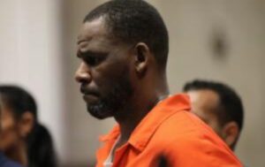 La justicia de EE.UU confirma 20 años de prisión para el cantante R. Kelly por delitos de pornografía infantil