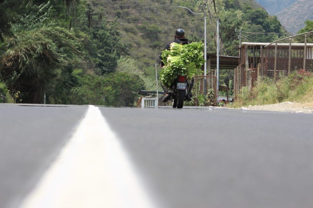 Recuperan 30 km de la vía que une a Trujillo y Mérida