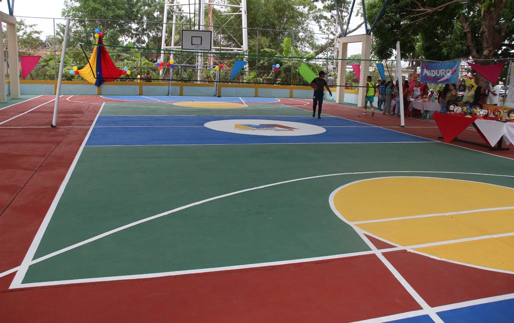 Rehabilitan consultorio, cancha deportiva y complejo cultural en Barinas