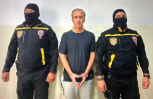 La FOTO policial de Tareck El Aissami con los ganchos puestos