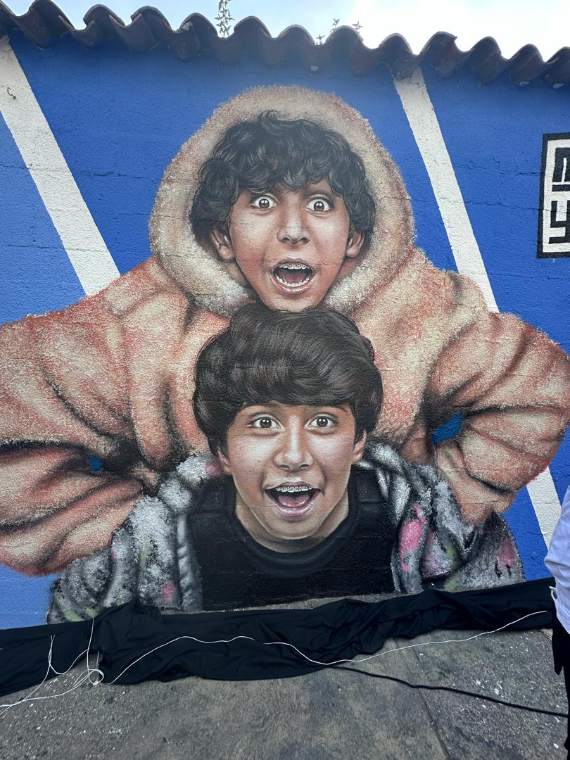 Mati y Moi plasmados en el nuevo mural de Chacao