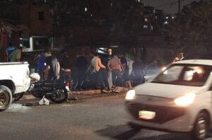 Una unidad de transporte público cayó al vacío en la Carretera vieja Petare-Guarenas