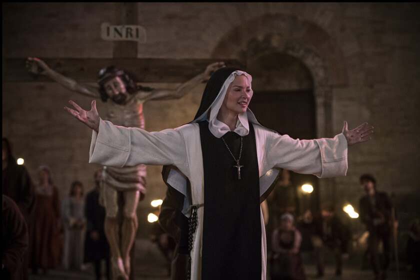 tienes en streaming una controvertida historia de amor y poder con consoladores en forma de crucifijos