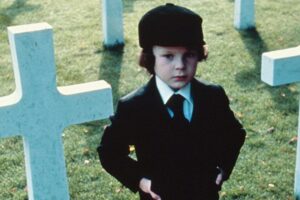 Qué fue de Harvey Stephens, el niño de 'La profecía' que pasó de ser el anticristo a ser condenado por un arrebato de ira al volante