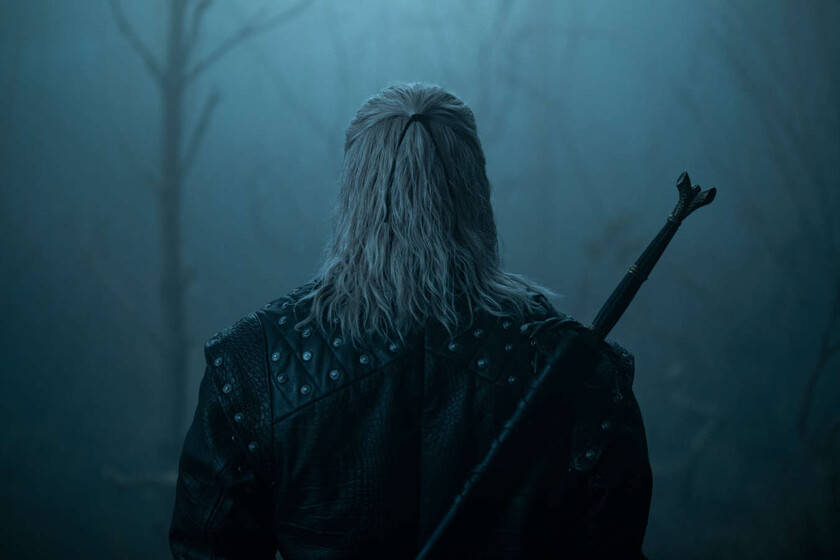 Netflix muestra al 'The Witcher' transfigurado. Así luce Liam Hemsworth como Geralt de Rivia tras el abandono de Henry Cavill en la primera imagen de la temporada 4