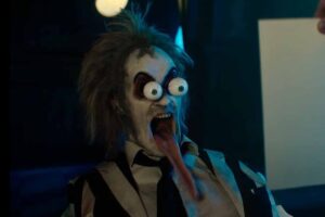 El chiflado nuevo tráiler de 'Bitelchús Bitelchús' recupera la esencia horripilante del clásico de Tim Burton con toneladas de nostalgia