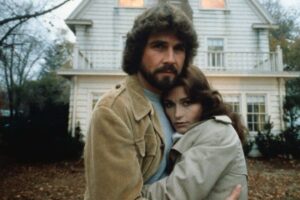 EE.UU. lleva 50 años obsesionada con la casa encantada de Amityville. Pero su tragedia oculta más que fantasmas