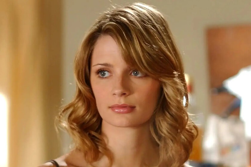 Qué fue de Mischa Barton, de icono adolescente en 'The O.C.' a sufrir estrés postraumático por culpa de los paparazzis