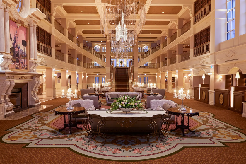 El remodelado Hotel Disneyland de cinco estrellas y con suites de 1.200€ que te hará sentir parte de la realeza Disney