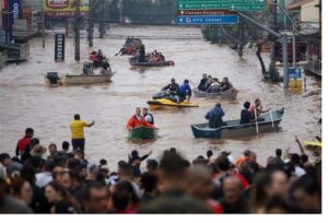 Aumenta a 165 fallecidos por inundaciones en Brasil