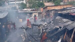 Bomberos atendieron incendio de varias viviendas en Petare
