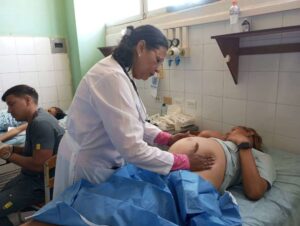 Brindan atención médica a más de 400 mujeres en Araya 
