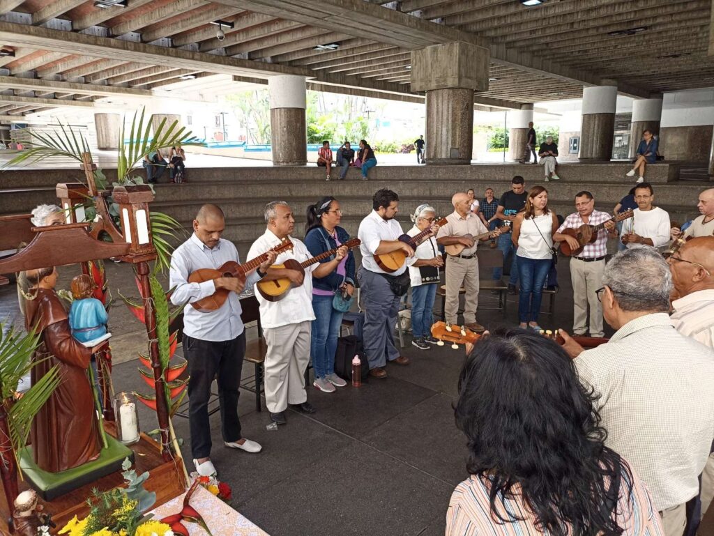 Caracas canta y baila con sus tamunangueros