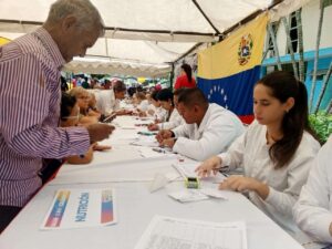 Con alegría adultos mayores celebran su día
